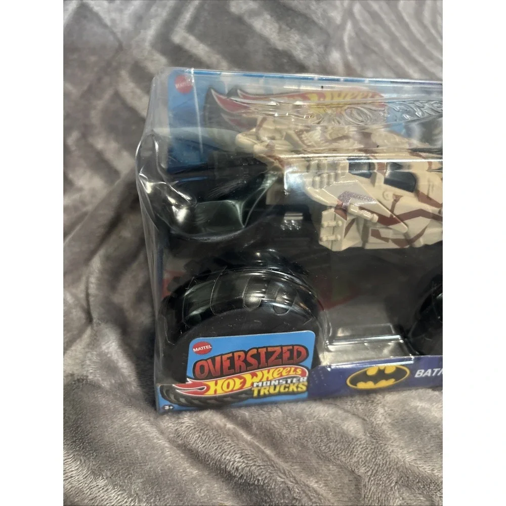 HOT WHEELS CAMOUFLAGE BATMAN MONSTER TRUCKS 1:24 DIE CAST METAL BODY NEW‎ 2024